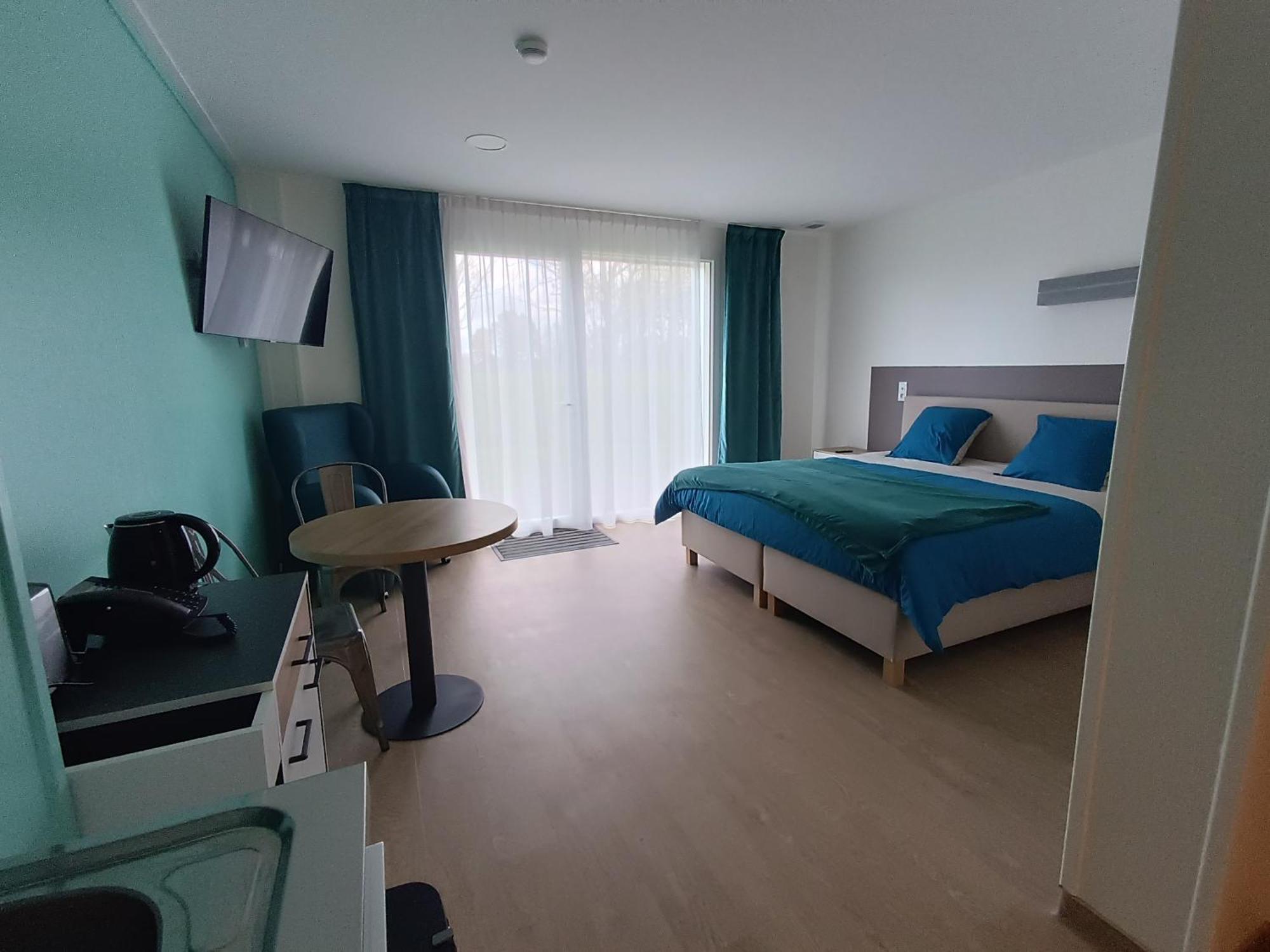Relais Les Rives Du Lac Coulonges-sur-Sarthe Экстерьер фото