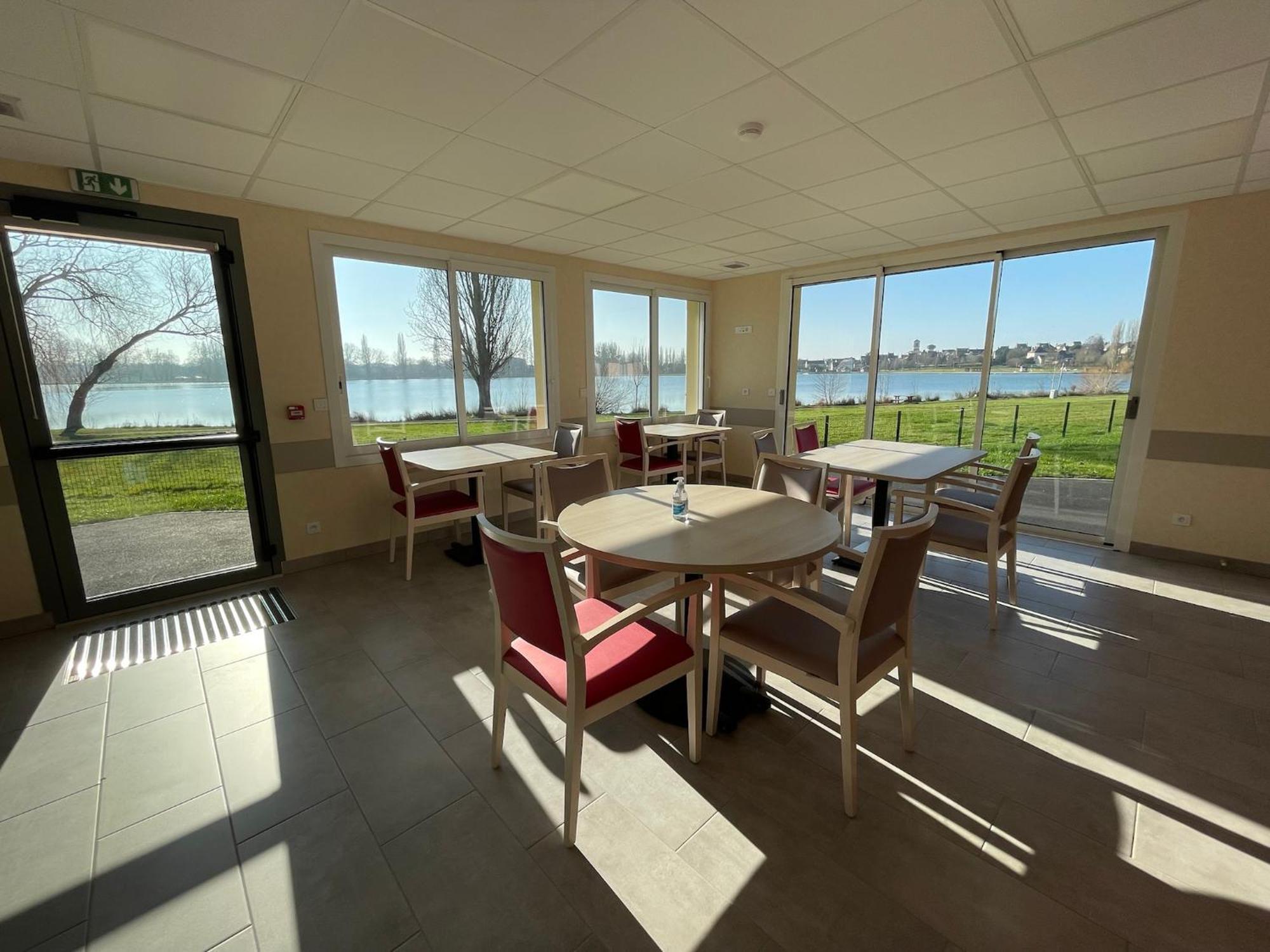 Relais Les Rives Du Lac Coulonges-sur-Sarthe Экстерьер фото